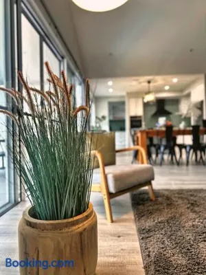 Image of 5BR, 3 toilets, 2 Baths - Exclusive Acreage Home