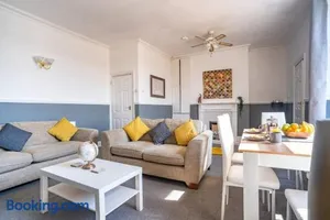 Image of Newcastle-gateshead Stylish, Spacious House