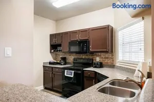 Image of Uptown Escape - Modern, 1BD Apt near the Galleria