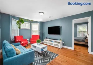 Image of Colorful, Comfy & Modern - Close to NYC - Parking!