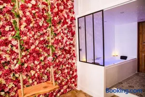 Image of Suite romantique avec Jacuzzi - Hypercentre, Place Jean Jaurès