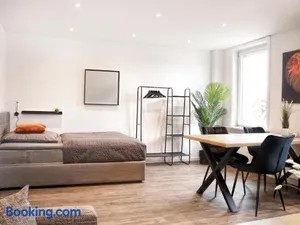 Image of LIGHTPLACE • Größere Gruppen • 4 Einzelzimmer • Boxspring • Smart TV • Biergarten • Restaurant