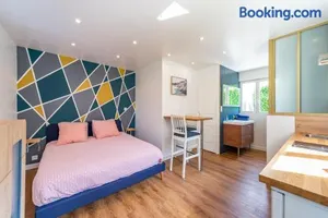 Image of Love N Chic 3 Studios Disneyland 5 min