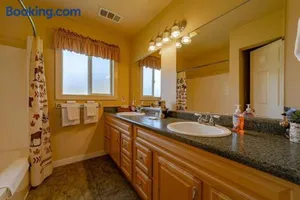 Image of Elk Meadow Cabins 13A Bears Den Suite