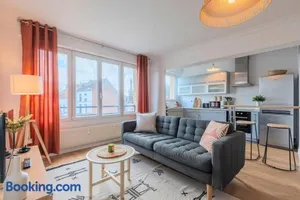 Image of One bedroom apartment with balcony, city center