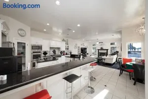 Image of 431 Massive estate with tons of amenities