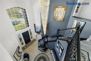 Image of Spacious Luxury 5BR, Office Peaceful House