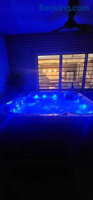 Image of 4 BDR Gardens Escape Inner City Townhouse with Secure Parking and Spa