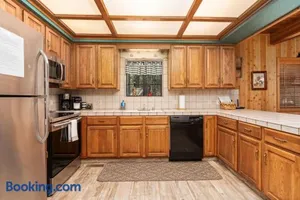 Image of Toste Cabin- Spacious 3br Cabin In East Village!