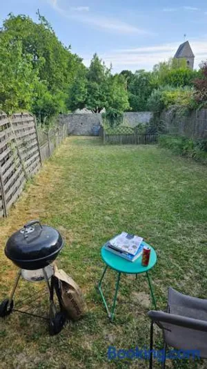 Image of Saint Quentin en Yvelines- Montigny le Bretonneux village, avec jardin,10min des sites olympiques de golf et de vélo, 15 minutes de Versailles 30 minutes de Paris Host fluent in English