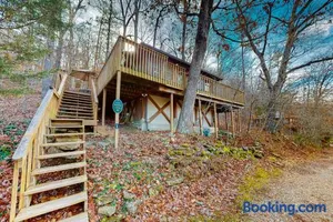 Image of Lake Lucerne - Treehouse Cabin #01