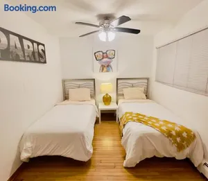 Image of Lg. 2 br Apt. North of Chicago w/ Free Parking