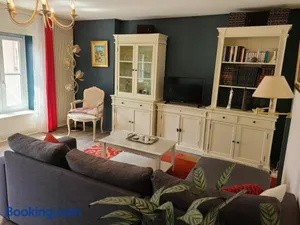 Image of Appartement Confortable à Remiremont, Proche Centre et Commerces, Garage et Wifi Inclus - FR-1-589-132
