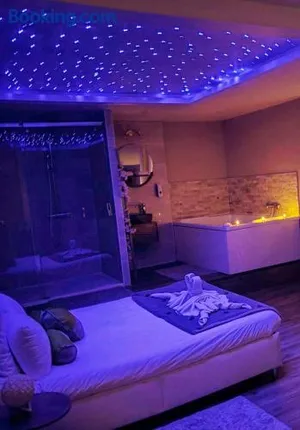 Image of Studio Love room Spa Baignoire double La Ciotat Centre port