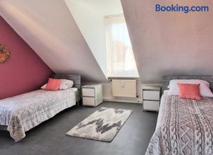 Image of Apartment Bayreuth, Große Ferienwohnung im Haus mit Kunst, 3 Schlafzimmer, Küche, Parkplatz
