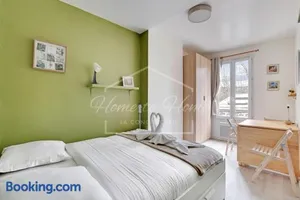 Image of Cozy & Relaxing Stay with Green Bedroom in Pantin