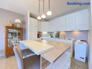 Image of F3 lumineux avec terrasse, parking et WiFi à Veyrier-du-Lac - FR-1-432-81