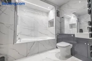 Image of Luxury 2 Bed Apartment In The City Centre With Free Gym By The Pocklington - The Ceremonial Suite