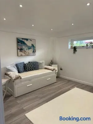 Image of Devonshire - Stunning 1-Bedroom Apartment with Full Amenities