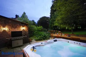Image of Topside House - Beautiful 7 bedroom house with hottub wifi and parking near Bath Wells Frome