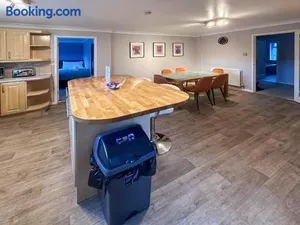 Image of BLUNSDON LODGE - Spacious Bungalow, High Speed Wi-Fi, Free Private Parking, Garden