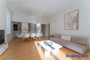 Image of Très bel appartement en rez de jardin, Pereire, 100 m de la plage