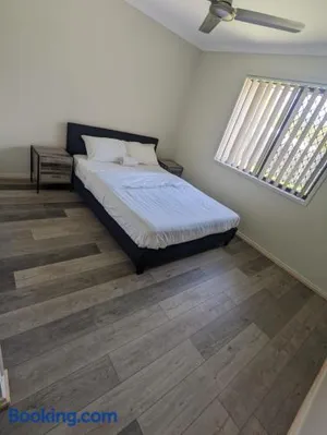 Image of Gladstone Entire House 4 Beds 2 Baths Air-conditioned in City