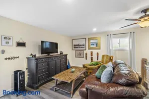 Image of Mile to Beach! Tiki Master Suite