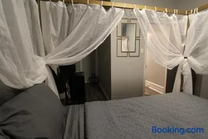 Image of ☆☆ Modern Coed Dorm in Reading ☆☆