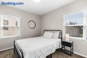 Image of Cozy Home Fenced Yard Pets Welcome Great Location