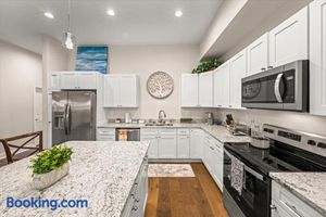 Image of Spacious Freshly Renovated Townhome - City Side