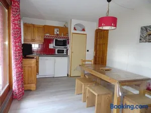 Image of Appartement ensoleillé, 3 pièces, balcon sud, centre de Pralognan, proche commerces et téléphérique - FR-1-464-49