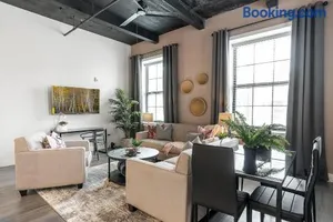 Image of A Luxury Urban 1BR Queen Bed-Parking - Heart of Historic Germantown - Temple & LaSalle -106- Stay Long Term!