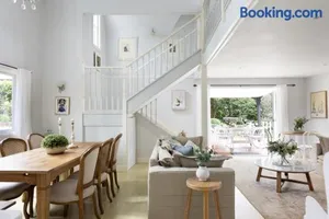 Image of Exclusive Luxury Designer Cottage Estate for 10 - Peaceful Retreat Just 8 Minutes from Maleny