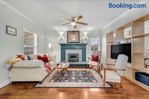 Image of University Place, family stay, practically on JBU campus