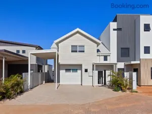 Image of Exmouth Retreat - 3x3 on the canals