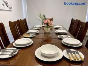 Image of Empty Boat - Spacious 5 Bedroom Entire Modern home in Wallan