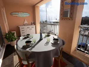 Image of Hyetai Appartement Pour 4 Personnes Face Au Port À Hyères