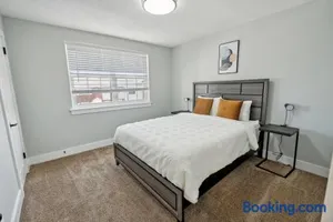 Image of Brentwood N9 I Cozy & Comfy I 2Bd I Free Parking