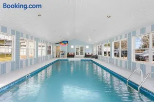 Image of Relaxing Retreat Pool, Spa, Art Studio, Breakfast