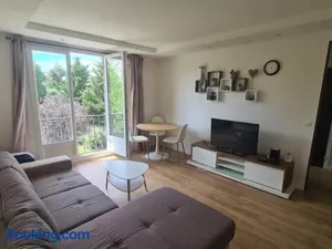 Image of Sunny and renovated flat in secure residence