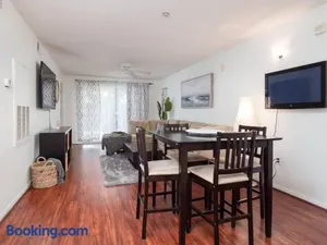 Image of Spacious Condo Mins to Shands, University, & DOWNTOWN!