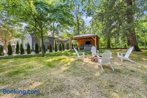 Image of The Luxe/Hot Tub/12min to Horse Park/30 Min to Ark