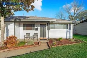 Image of Entire 3 bedroom 1 and half bath home in Deer Park high speed wifi