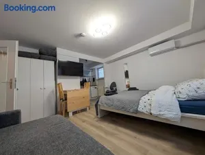 Image of Apartment with AC, full kitchen, self check in, parking, 8 min to SAP campus, Wi Fi