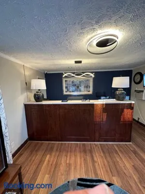 Image of Bea's Parkway Inn