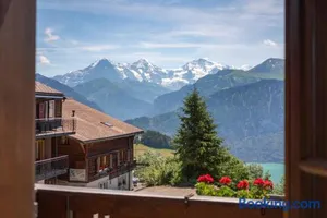 Image of Sungalow - Panoramic Vintage-Chic Chalet