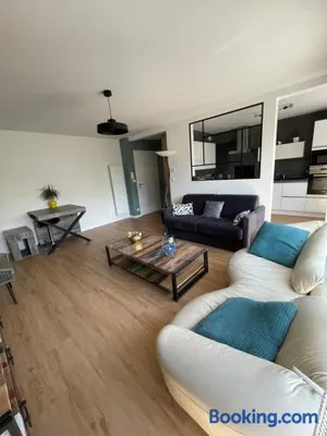 Image of Appart spacieux 6 pers proche centre ville et gare Laval - Parking privé securisé