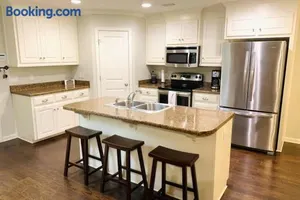 Image of Peaceful 3BR/2BA Hidden Lake Home Near ACOM w/WiFi