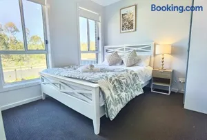 Image of Delightful 2-level home in Bardia